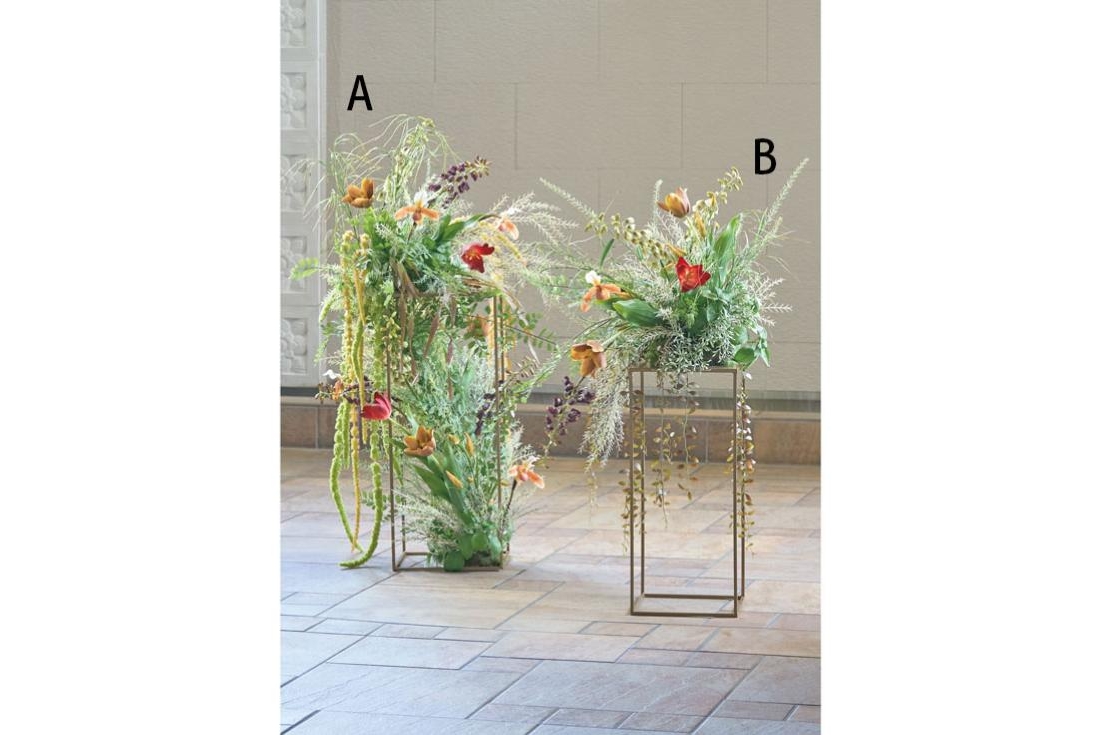 フリチラリアとチューリップのワイヤースタンドアレンジＭ