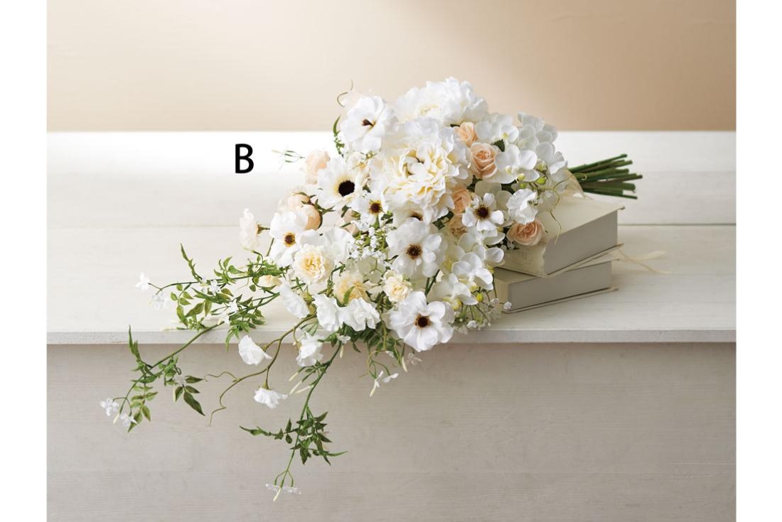 ホワイトセミキャスケードクラッチ