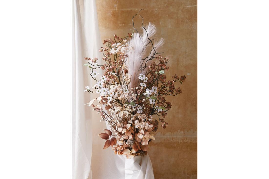 シャビーカラーのドッグウッドアレンジ