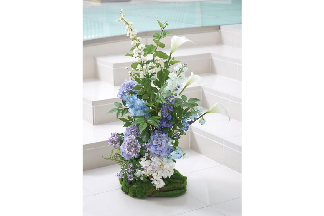 デルフィニウムとハイドランジアのアレンジ