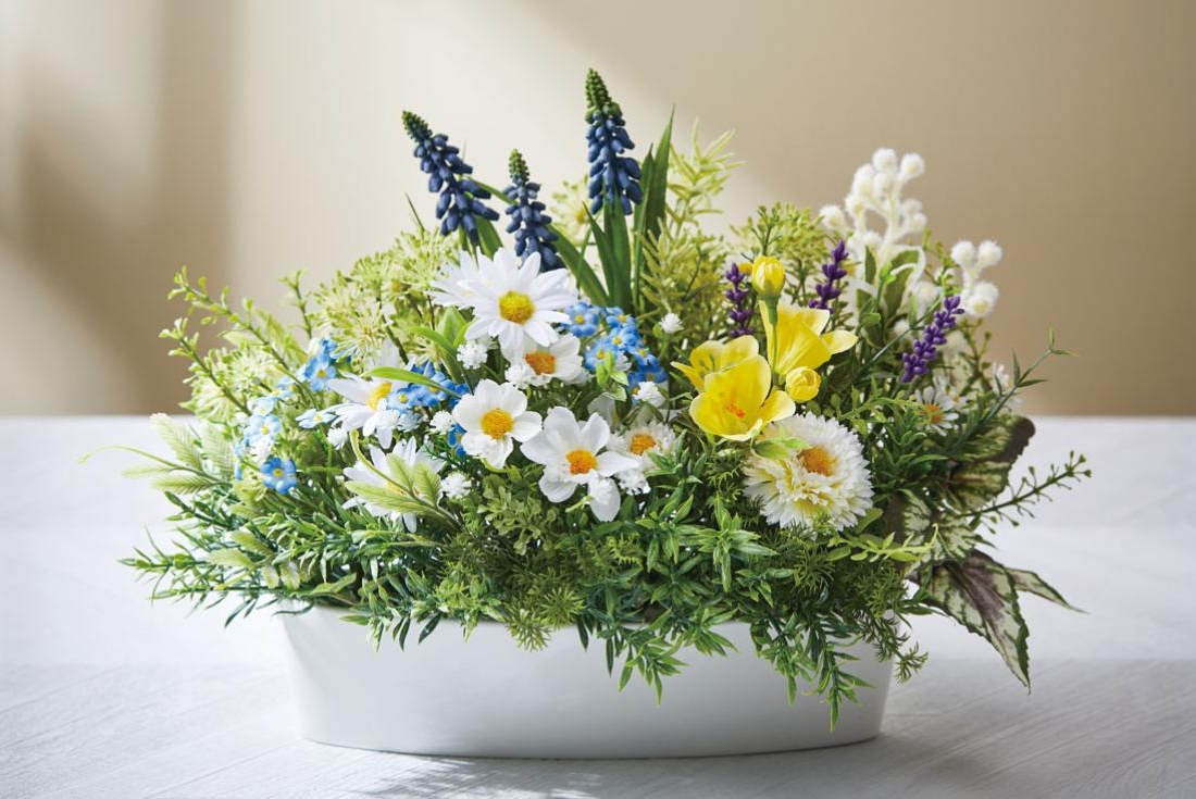 春の小花寄せ植え