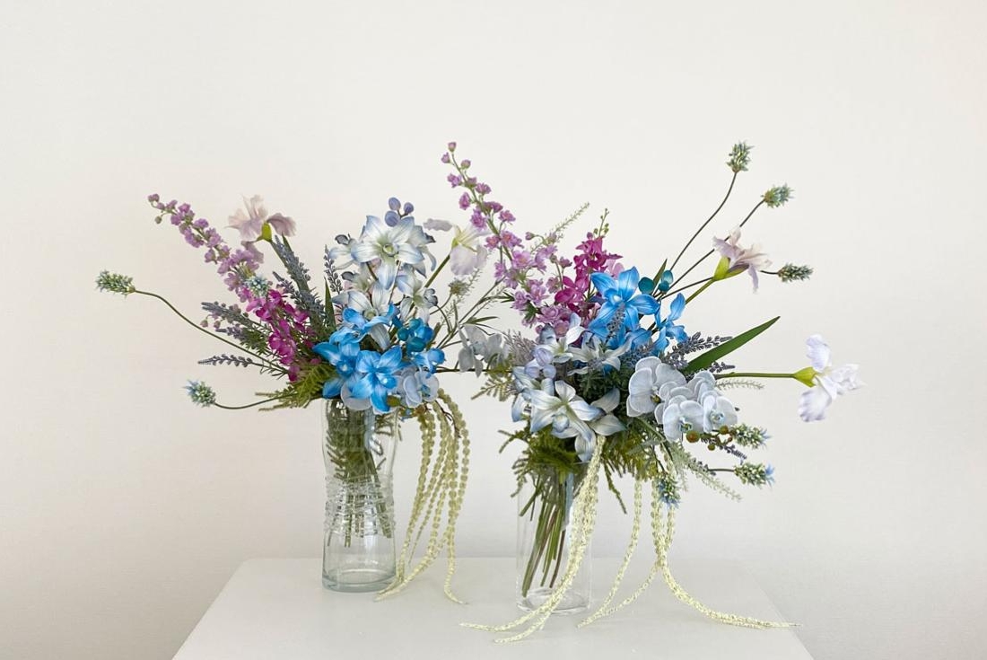 シンビジュームとコチョウランのアレンジメント