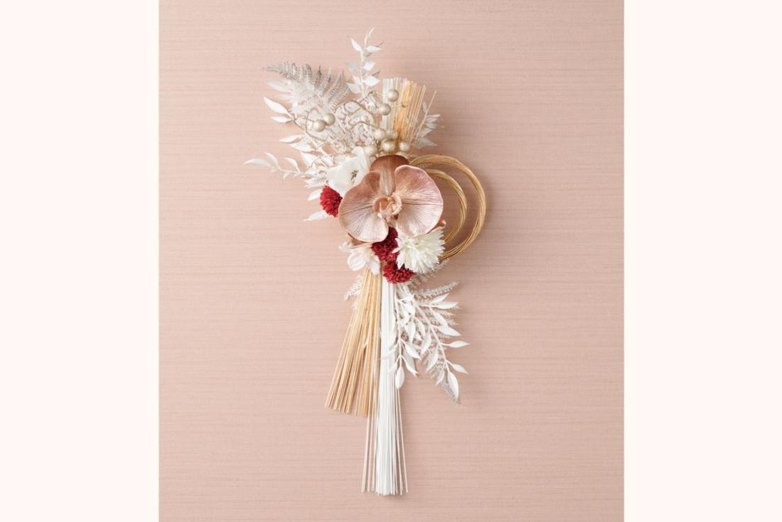 ベルベット胡蝶蘭と水引のお正月飾り